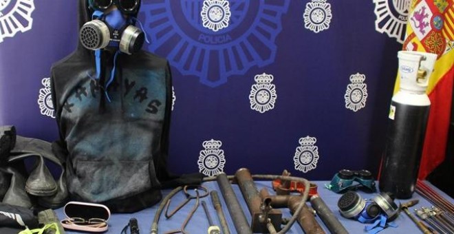 Objetos confiscados por la Policía Nacional durante la operación de detención de la banda. Policía Nacional