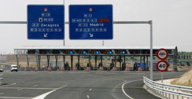 Peaje de la autopista entre Madrid y el aeropuerto de Barajas.  OHL