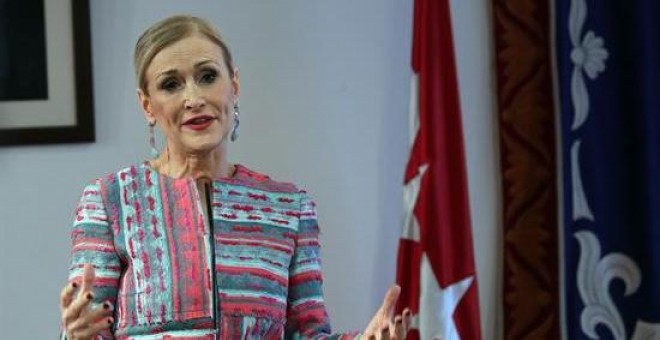 La presidenta madrileña, Cristina Cifuentes, durante la rueda de prensa ofrecida al final del pleno extraordinario de la Asamblea de Madrid. EFE/Zipi