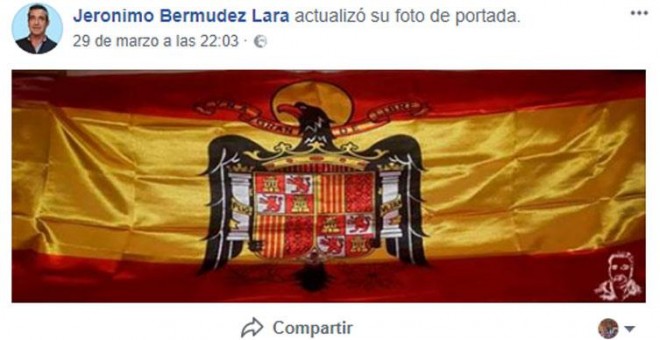 Foto con la bandera franquista que el alcalde de Tormos colgó en su perfil de Facebook en Jueves Santo.