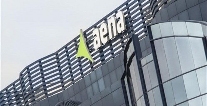 El logo del gestor de aeropuertos Aena, en su sede en Madrid. E.P.