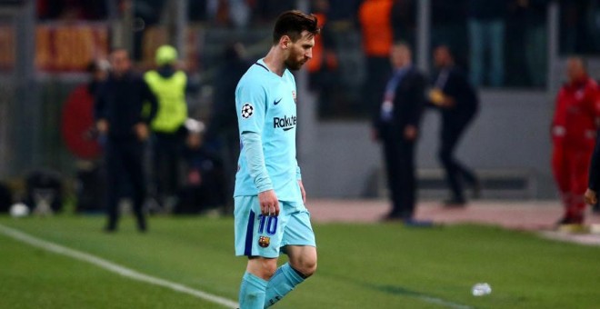 Messi se retira al final del partido contra la Roma. REUTERS/Tony Gentile