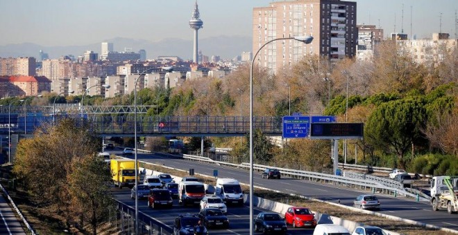 Vista de Madrid por la salida de la carretera a Valencia. EFE