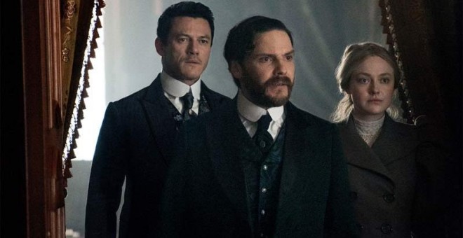 Daniel Brühl, Luke Evans y Dakota Fanning como protagonistas de un thriller de época oscuro e intenso.