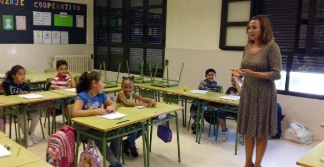 La consejera de Educación de Aragón, Mayte Pérez, durante una visita a un centro escolar. ARAGÓN HOY