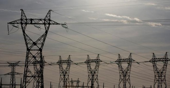 Torres de alta tensión de la eléctrica EDF cerca de la localidad francesa de Valenciennes. REUTERS/Pascal Rossignol