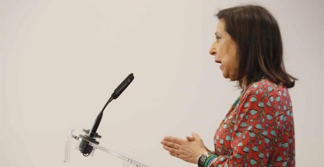 La portavoz del PSOE en el Congreso, Margarita Robles, durante la rueda de prensa que ha ofrecido esta mañana tras la Junta de Portavoces en el Congreso de los Diputados. EFE/ Fernando Alvarado