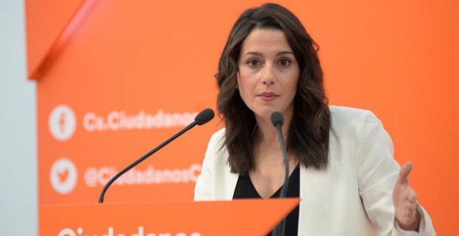 La portavoz de Ciudadanos, Inés Arrimadas, durante una rueda de prensa/EFE