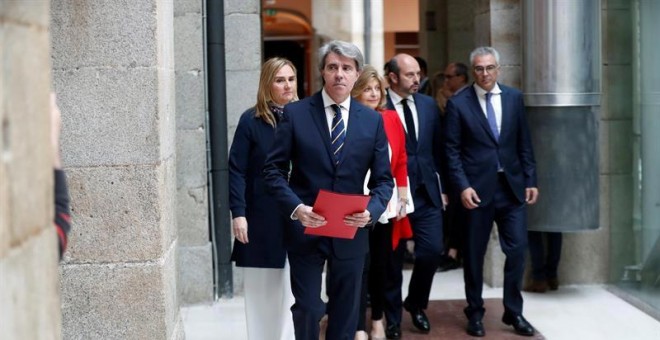 El desde hoy presidente en funciones de la Comunidad de Madrid, Ángel Garrido, tras presidir la reunión del Consejo de Gobierno extraordinario, hoy en la Real Casa de Correos. (CHEMA MOYA | EFE)