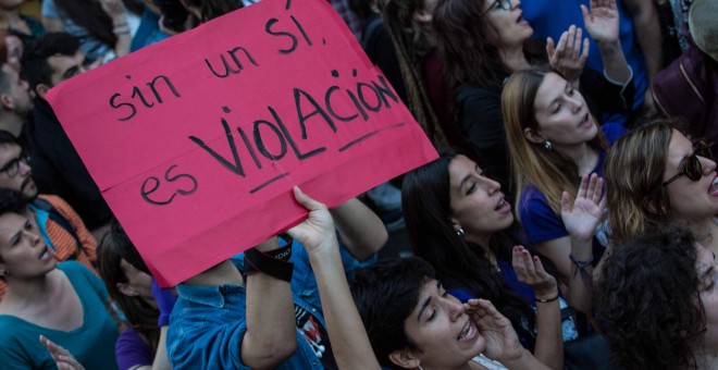 Una de la pancartas durante la manifestación en Madrid por la sentencia a los jóvenes de 'la manada', condenados por abusos sexuales a una chica en Pamplona.- JAIRO VARGAS