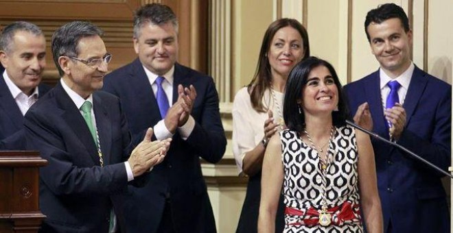 Carolina Darias, aplaudida por los diputados en el pleno constitutivo de la IX Legislatura del Parlamento regional. (EFE/Cristóbal García).