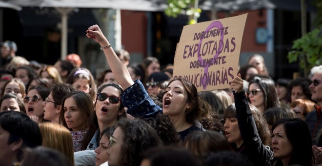 Concentración feminista contra el fallo judicial de La Manada en la Puerta del Sol. EFE/Luca Piergiovanni