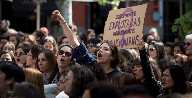 Concentración feminista contra el fallo judicial de La Manada en la Puerta del Sol. EFE/Luca Piergiovanni