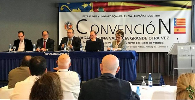 Imagen de los intervinientes en la convención de partidos de la extrema derecha regionalista valenciana.