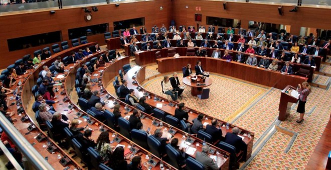 Vista del pleno de la Asamblea de Madrid, durante el debate sobre el máster de la entonces presidenta Cristina Cifuentes. EFE/Zipi