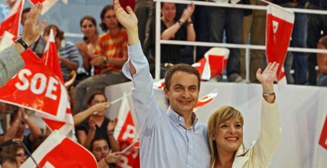 Etelvina Andreu con Rodríguez Zapatero durante un mitin en 2007. EFE