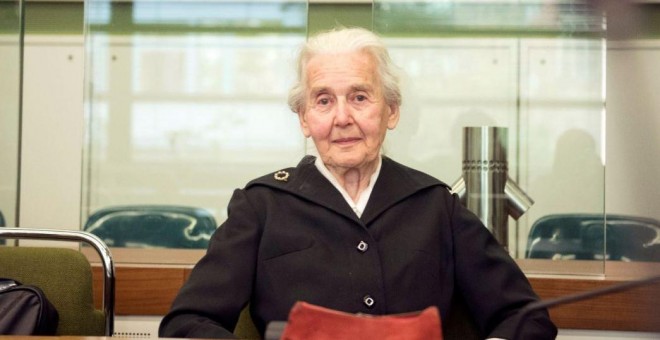 La alemana Ursula Haverbeck, de 88 años, recibe seis meses de prisión por negar el Holocausto. (EFE)