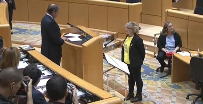 Mireia Cortès, portavoz de ERC en el Senado, jurando la Constitución. VÍDEO EFE
