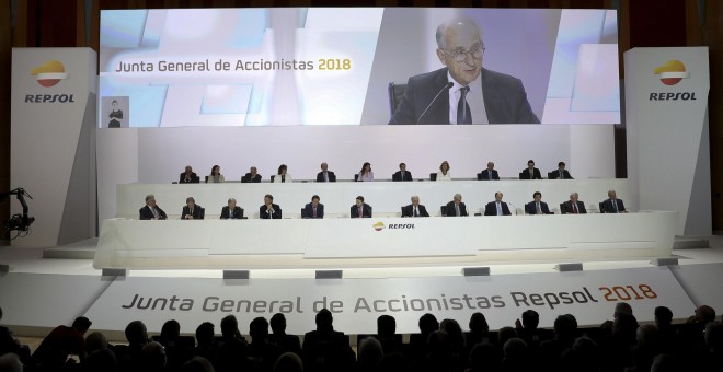 El presidente de Repsol, Antonio Brufau, durante su intervención en la junta de accionistas de la compañía. EFE/ Ballesteros