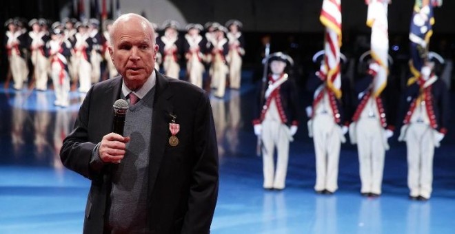 Fotografía de archivo del senador republicano John McCain. - AFP