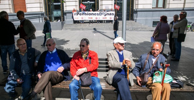 Los sindicatos UGT y CCOO han vuelto a salir a la calle a reclamar unas pensiones 'dignas'. EFE/ Javier Cebollada