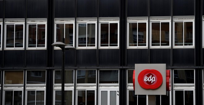El logo de la eléctrica EDP en su sede en Oviedo. REUTERS/Eloy Alonso