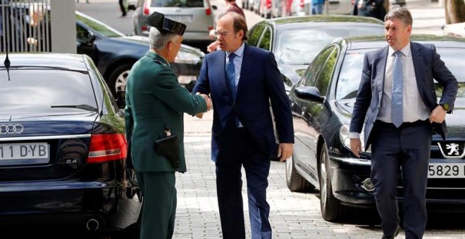 El presidente del Senado, Pío García-Escudero y presidente del PP de Madrid, a su llegada al pleno de investidura de Ángel Garrido. EFE/ Chema Moya Foto del 17/05/2018