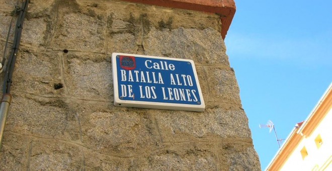 Placa de la Calle Alto de los Leones, en Ávila. / Foro por la memoria