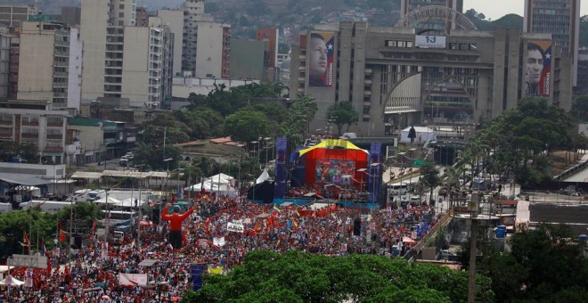 Vista general del mitin de cierre de campaña del presidente de Venezuela, Nicolás Maduro, en el centro de Venezuela. REUTERS/Adriana Loureiro