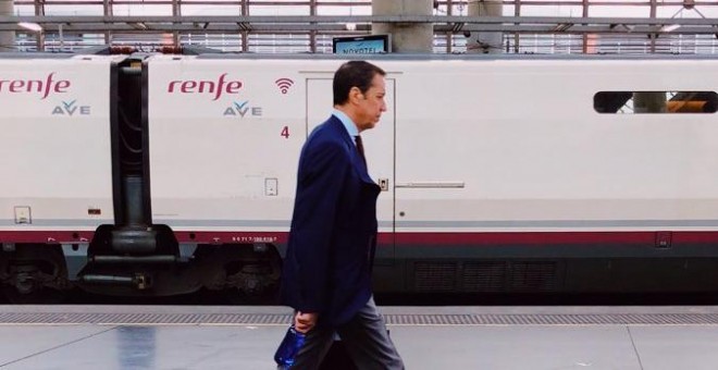 Eduardo Zaplana en estación del AVCE Valencia