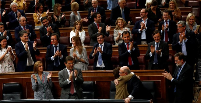La bancada conservadora celebra la aprobación de los PGE 2018. REUTERS/JuanMedina fOTO DEL 23/05/2018