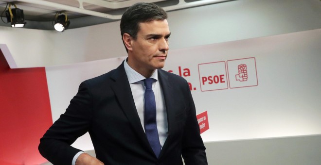El secretario general del PSOE, Pedro Sánchez, durante la rueda de prensa tras la reunión de la Ejecutiva del partido, en la sede de Ferraz, qu ha aprobado la aprobación de moción de censura contra el presidente del Gobierno. EFE/ Zipi