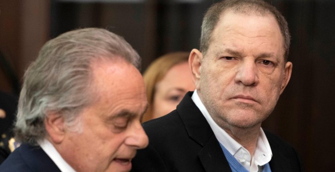 El productor de cine Harvey Weinstein durante su comparecencia ante el Tribunal Penal de Manhattan en Nueva York/Reuters