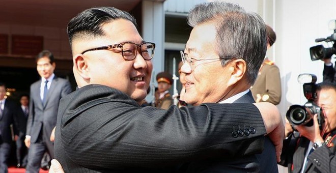 26/05/2018.- Los líderes de las dos Coreas se vuelven a reunir. Corea del Sur, Singapur) EFE/EPA/CHEONG WA DAE