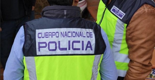 Un agente de policía en Valencia. JEFATURA SUPERIOR POLICÍA COMUNITAT VALENCIANA