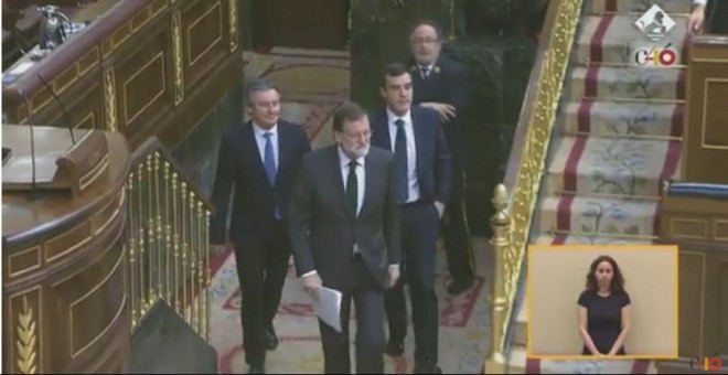 Rajoy aparece en el hemiciclo.