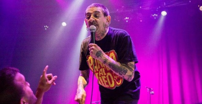 El cantante punk Evaristo Páramos, en una actuación. EFE