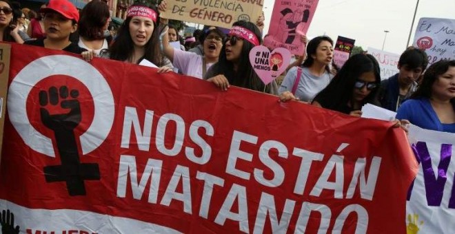 Manifestación feminista en protesta por el asesinato de Eyvi Ágreda en Lima. REUTERS