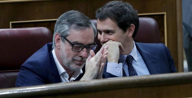 El presidente de Ciudadanos, Albert Rivera, y el secretario general de la formación, José Manuel Villegas, durante el pasado debate de la moción de censura. EFE/Zipi