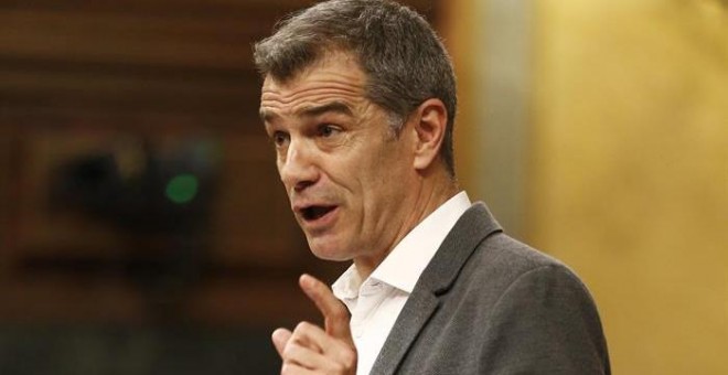 El diputado de Ciudadanos, Toni Cantó, durante su intervención en el Pleno del Congreso de los Diputados, esta tarde en Madrid. EFE/JP Gandul