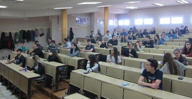 Estudiantes extremeños durante las pruebas de la EBAU. EUROPA PRESS