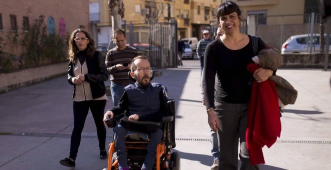 La coordinadora de Podemos en Andalucía, Teresa Rodríguez, y el secretario de Organización del partido, Pablo Echenique, durante el acto en Córdoba / EFE