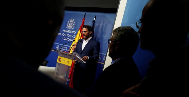 Maxim Huerta, durante su comparecencia en el Ministerio de Cultura para anunciar su renuncia por el escándalo fiscal. REUTERS/Juan Medina