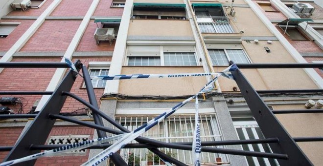 14/06/2018.- Un hombre ha fallecido en Cornellà de Llobregat (Barcelona) después de saltar por la ventana de su vivienda, situada en una décima planta, cuando una comitiva judicial había acudido al piso para ejecutar un desahucio por impago de alquiler al