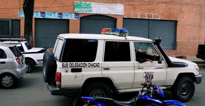 Investigadores de la Policía Científica, en el el club donde 17 personas han muerto asfixiadas por una granada de gas lacrimógeno, en Caracas.- REUTERS