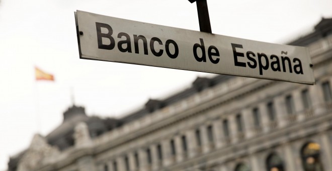 El letrero de la entrada de la estación de metro de Banco de España, frente a la sede de la entidad, en el centro de Madrid. REUTERS/Juan Medina