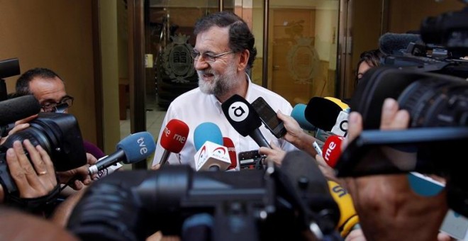 El expresidente del Gobierno Mariano Rajoy, a su llegada para incorporase en Santa Pola (Alicante) a su plaza como registrador de la propiedad. - EFE