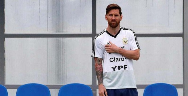 Messi durante un entrenamiento con la selección argentina en el Mundial. (ALBERTO ESTÉVEZ | EFE)