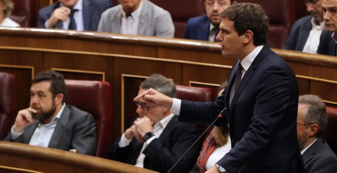 El líder de Ciudadanos, Albert Rivera, durante su intervención en la sesión de control al Gobierno. EFE/Ballesteros