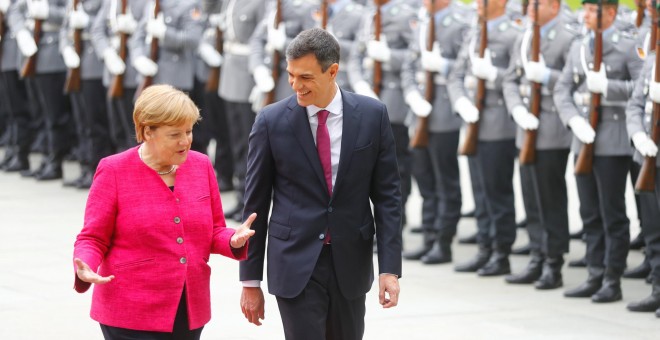 La canciller alemana Angela Merkel y el presidente español Pedro Sánchez. / REUTERS